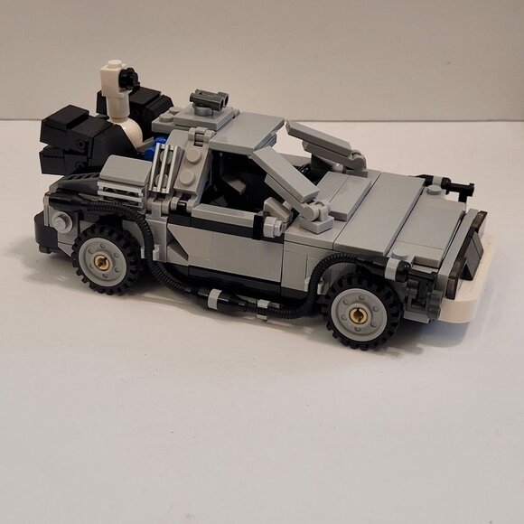 LEGO Back To The Future DeLorean Time Machine 401 Pieces Set 21103 Complete - Picture 6 of 13